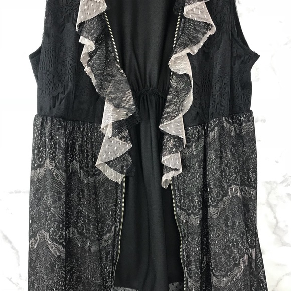 Daytrip Black Lace Ruffle Top Medium - Picture 2 of 8